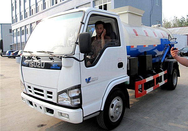 庆铃五十铃餐厨垃圾车