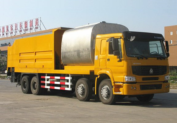（8.5方）重汽大型同步碎石封层车