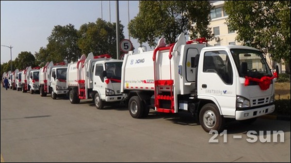30台3吨5方侧装压缩式垃圾车