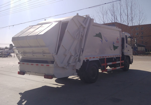 程力压缩式垃圾车-让污水不再满地趟
