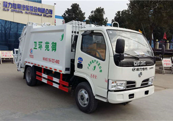 东风多利卡压缩式垃圾车