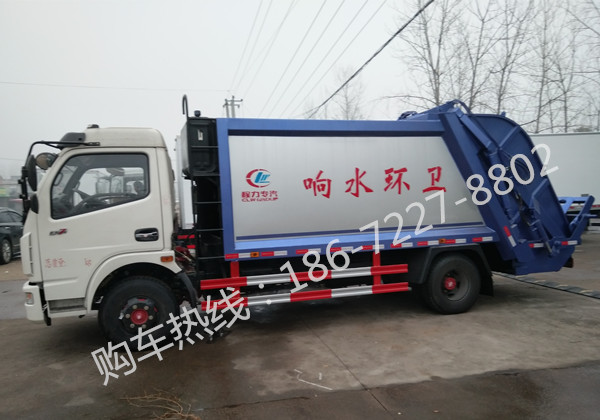 东风8方压缩式垃圾车