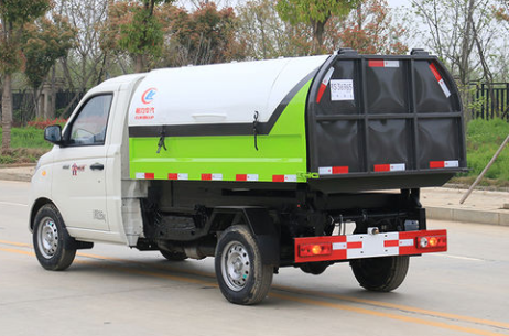 挂桶压缩垃圾车专门用于收集和运输潮湿和污泥等的垃圾